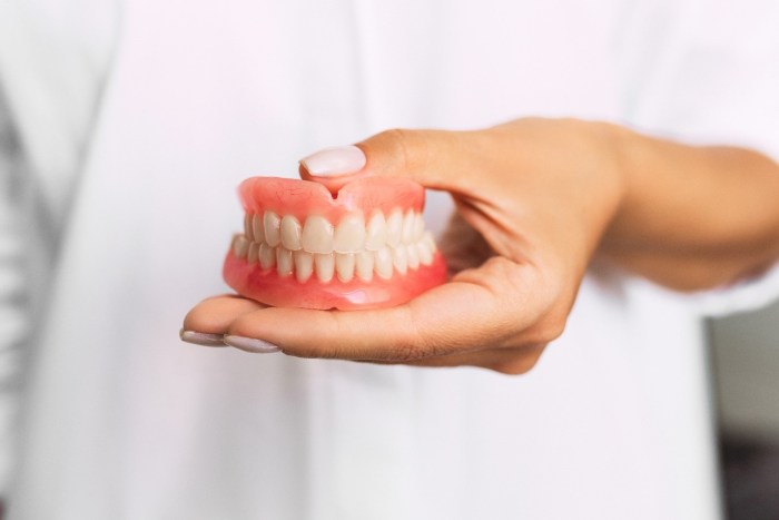 Do you remove dentures in post mortem care